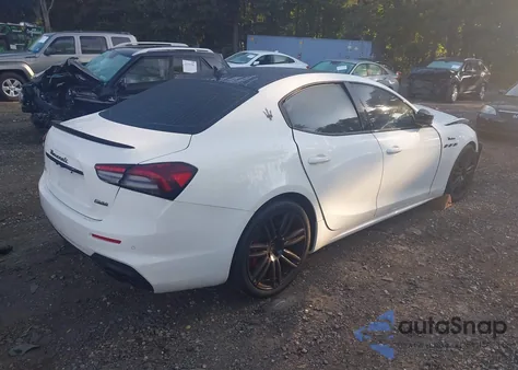 2022 Maserati Ghibli Modena Q4 z USA, uszkodzony, nr VIN ZAM57YTM1NX398070